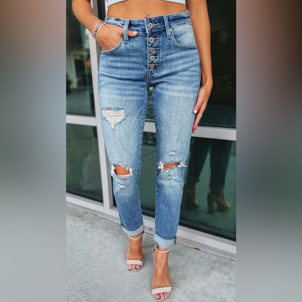 Like new! KanCan high rise, distressed girlfriend jeans medium wash 5/26